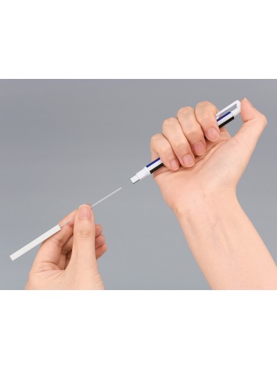 Portagomas tombow mono zero con clip goma rectangular 2,5 x 5 mm color blanco azul y negro
