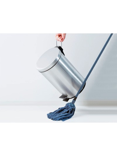Papelera metalica q-connect con pedal cromada 25x38cm capacidad 12 litros