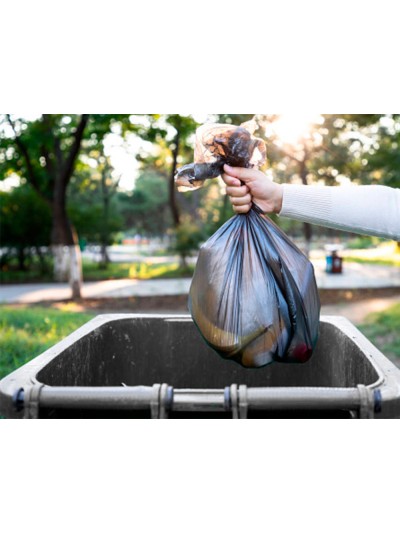 Papelera contenedor q-connect plastico con tapadera 240l color gris 1040x610x610 mm con ruedas
