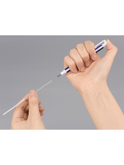 Portagomas tombow mono zero con clip goma redonda 2,3 mm diametro color azul blanco y negro