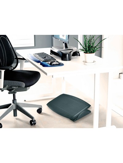 Reposapies ajustable q-connect -poliestireno