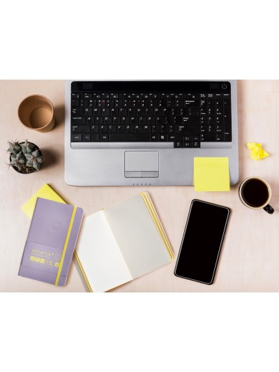 Cuaderno con gomilla antartik notes tapa blanda a6 cuadricula morado y amarillo 100 hojas 80 gr fsc
