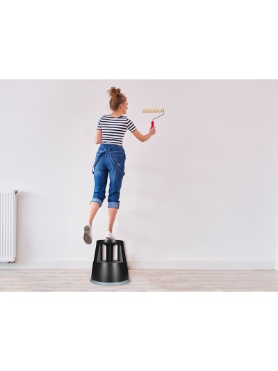 Taburete q-connect ruedas retractiles tres ruedas dos niveles color negro