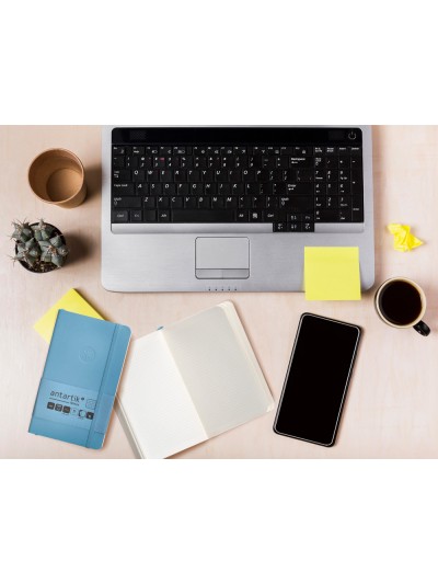 Cuaderno con gomilla antartik notes tapa blanda a6 cuadricula azul claro 100 hojas 80 gr fsc