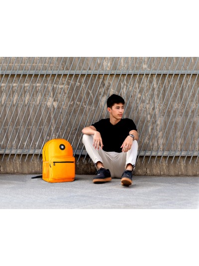 Cartera antartik mochila con asa y bolsillo frontal concremallera color mostaza 320x140x430 mm
