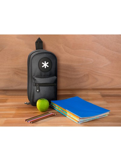 Estuche portatodo antartik forma de mochila con bolsillo y 4 departamentos color negro 230x50x120 mm